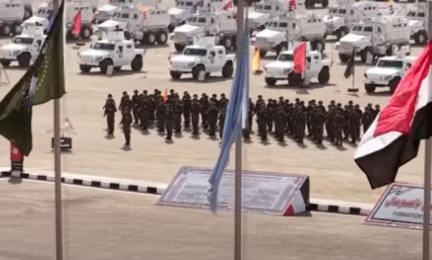  الرئيس الصومالي ووزير الدفاع يشهدان إصطفاف القوات المصرية المشاركة ببعثة الإتحاد الأفريقى لدعم الأمن والإستقرار بالصومال