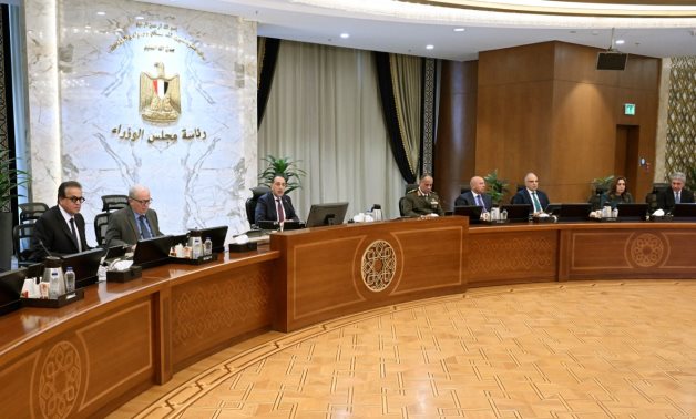 الحكومة توزع على الوزراء الجدد كتيب توثيقي لواقع كل وزارة ودعم عملية صنع القرار وتمكين الوزراء من مباشرة مهامهم