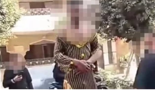 حين يتحول الانتقام لـ"جريمة"… قراءة قانونية وإجتماعية في واقعة إذلال شاب بالطريق.. لا أحد يملك حق تنفيذ العدالة بنفسه.. وسيادة القانون هي خط الدفاع عن الكرامة الإنسانية.. وكلمة السر "القوة الأخلاقية للقانون"   