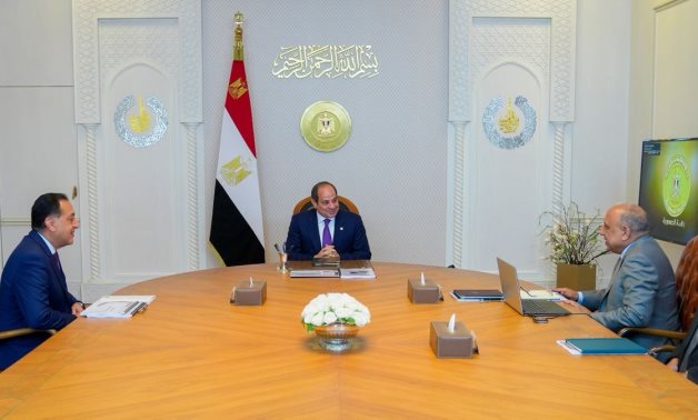 الرئيس السيسى: ضرورة استيعاب ارتفاع الأحمال والزيادة غير المسبوقة في استهلاك الكهرباء  