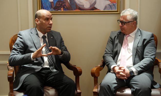 رئيس اقتصادية قناة السويس يستقبل وزير العمل لبحث التعاون والتكامل بين الجانبين