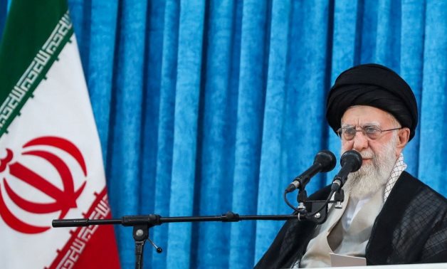 إعلام عبري: قطع جميع الاتصالات بـ"خامنئي".. ولا يمكن تأكيد مقتله