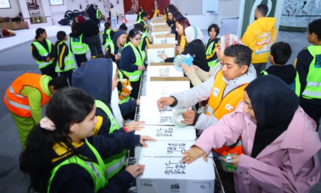 صناع الخير تستقبل وفدا من معلمى وطلاب مدرسة نيوكاسل للمشاركة فى تعبئة كراتين رمضان