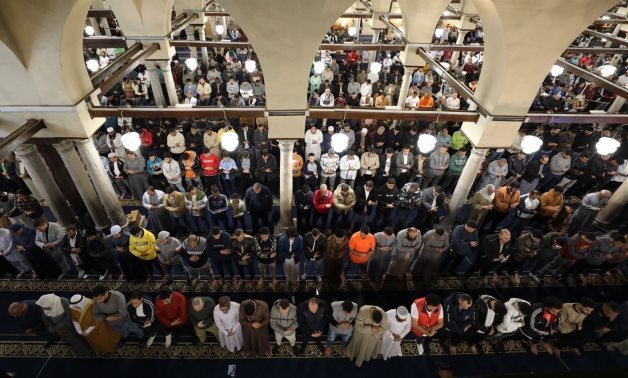 طوارئ بوزارة الأوقاف استعدادا للاعتكاف في المساجد.. حكمه مستحبٌّ شرعًا.. لا يكون واجبًا إلا بالنذر.. الجماع والحيض يبطلانه.. النبى كان يعتكف التماسا لليلة القدر.. يكون فى أى مسجد.. ولا اعتكاف إلا بصوم