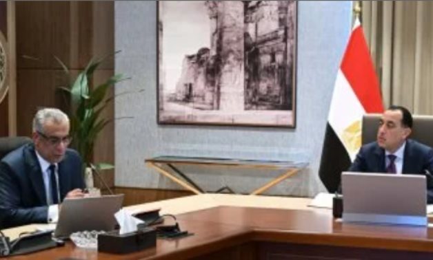 رئيس الوزراء يتابع عددا من ملفات عمل وزارة الإنتاج الحربى