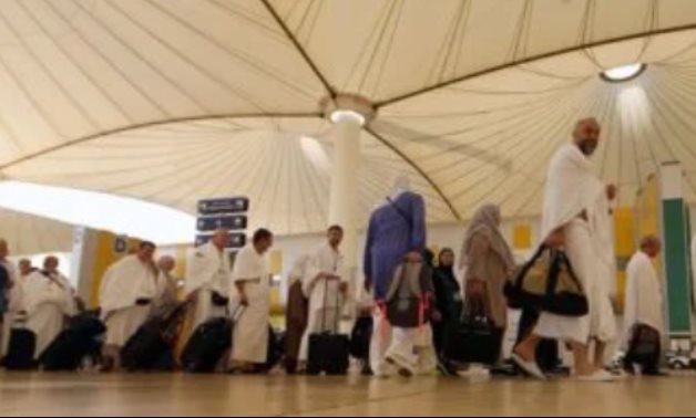 ريحة "المحروسة" في صحن الطواف.. كيف يقضي المصريون يومياتهم بين "زمزم" والتراويح؟..رحلة المعتمر المصري من مدفع الإفطار حتى صلاة الفجر..دموع ودعوات: "يا رب استرها على مصر".. سحور وخشوع وخنوع وأمانى بالاستجابة