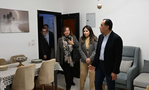 رئيس الوزراء يتفقد عدداً من المشروعات السكنية والخدمية بمدينة "حدائق العاصمة"
