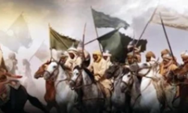 غزوة بدر.. حقق المسلمون انتصارًا ساحقًا على قريش رغم تفوق المشركين عدديًّا.. كانت أول انتصار حاسم للمسلمين على قريش.. انتهت بهزيمة المشركين وقتل وأسر سبعين منهم مقابل أربعة عشر شهيدًا من المسلمين