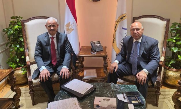 استجابةً لمطالب المواطنين.. تحرك برلماني لفتح مزلقان" المخمس" بمدينة جرجا