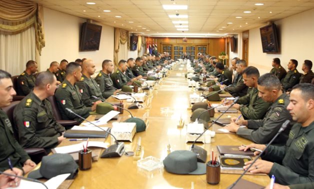 الفريق أشرف سالم زاهر يلتقى عددًا من قادة الوحدات والوحدات الفرعية بالجيشين الثانى والثالث