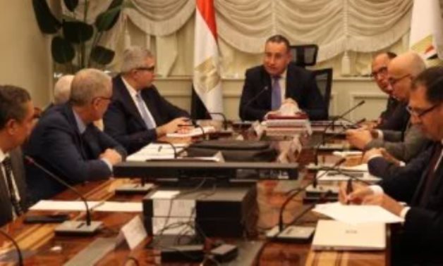 إعادة رسم خريطة التخصصات الجامعية.. وزير التعليم العالى يترأس اجتماعًا طارئًا لمنافشة آليات تنفيذ التوجيهات الرئاسية بشأن ربط البرامج الدراسية بسوق العمل.. تشكيل لجنة عليا لمراجعة التخصصات وتحديثها خلال 3 أشهر