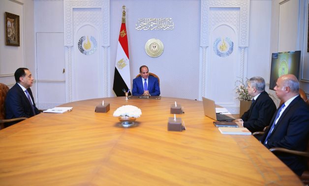 خلال اجتماعه مع رئيس الوزراء والفريق أسامة ربيع..الرئيس السيسى يستعرض مدى تأثير الحرب الجارية بمنطقة الشرق الأوسط على قناة السويس..ويؤكد أهمية رفع درجة الجاهزية بكافة مواقع العمل المُرتبطة بحركة الملاحة بالقناة