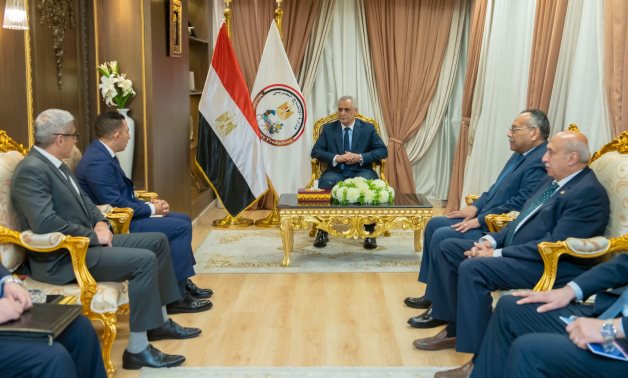  وزير الانتاج الحربي يبحث مع "تاليس" موضوعات التعاون في مجالي الإلكترونيات والاتصالات العسكرية