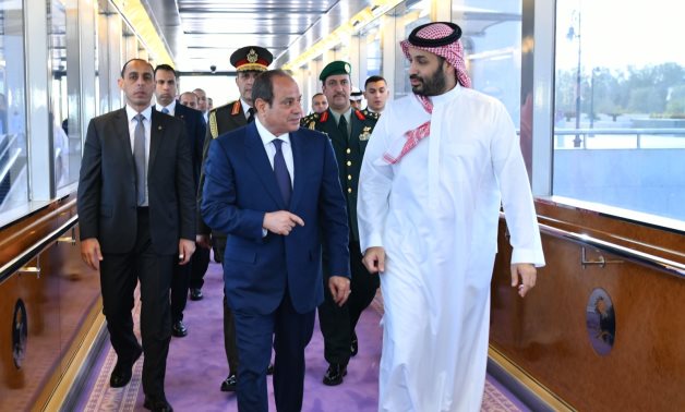 رسائل دعم مصرية قوية.. الرئيس السيسي يؤكد من المنامة وجدة أن أمن الخليج امتداد للأمن القومي المصري.. الرئيس يعقد مباحثات مع ملك البحرين وولي العهد السعودي..مصر تتحرك دبلوماسيًا لخفض التصعيد