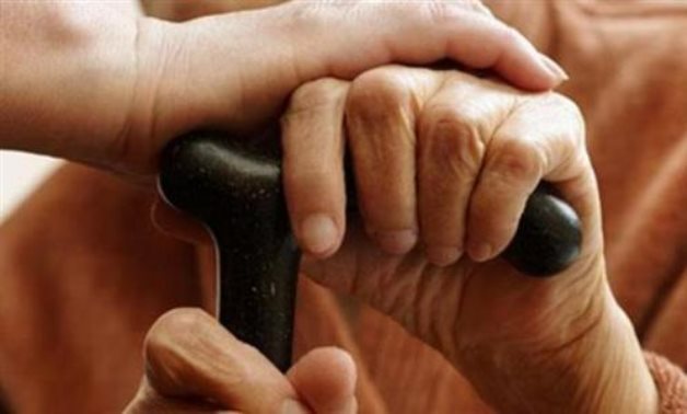 حالات لا يحتاج فيها الأبن رأى والديه.. السفر للعلم والجهاد وإطفاء الحريق والزواج.. ويجوز مخالفتهم إذا فرض الزواج من امرأة لا يحبها ولا ينفذ كلامهم إذا طلبوا منه أن يطلقها.. والأوقاف: لا يعتبر عقوقا للوالدين