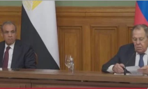 وزير الخارجية فى مؤتمر مع نظيره الروسى: الرئيس السيسى يقود جهودًا مكثفة لإبعاد شبح التصعيد عن المنطقة.. المشروعات الروسية فى مصر مثال لقوة العلاقات الاستراتيجية.. ولافروف: نثمن جهود مصر لحفظ الهدنة فى قطاع غزة