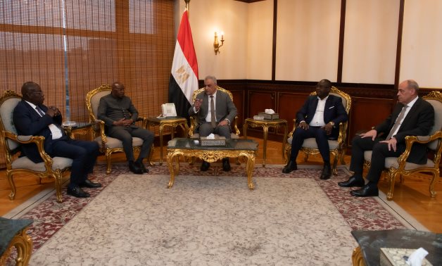 وزير الإنتاج الحربي يستقبل وفدًا من أفريقيا الوسطى لبحث أوجه التعاون المشترك