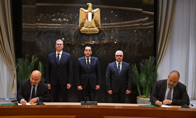 رئيس الوزراء يشهد توقيع عقد مشروع "بولي سيرف" المصرية للكيماويات بالسخنة باستثمارات 215 مليون دولار 