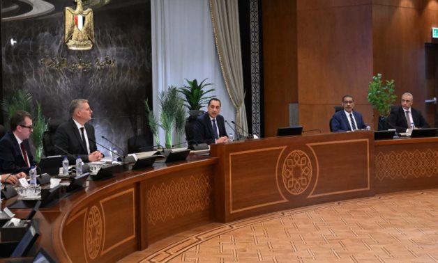 رئيس الوزراء: غلق المولات والمحال الساعة 11 مساءً حتى 27 أبريل.. ارتفاع احتياطي النقد الأجنبى إلى 52.8 مليار دولار.. العالم استقبل وقف إطلاق النار بارتياح.. والأمل فى الوصول إلى اتفاق نهائي لإيقاف الحرب