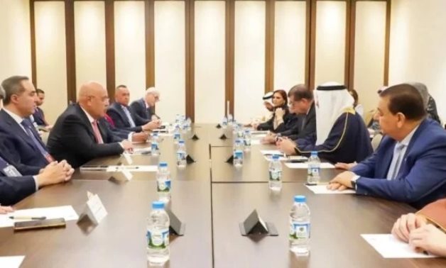 لقاءات رفيعة لرئيس مجلس النواب مع نظيريه فى البحرين والجزائر.. هشام بدوى: الشعب المصرى يقف خلف قيادته السياسية فى دعم الأشقاء بالمنامة والخليج.. والقاهرة ستظل فى طليعة المدافعين عن استقرار المنطقة