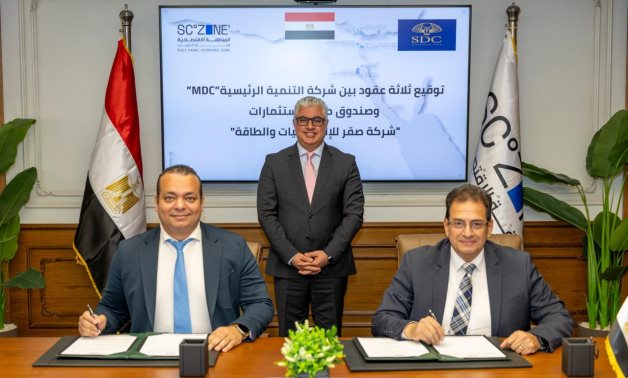 بـ18 مليون دولار.. رئيس "اقتصادية قناة السويس" يشهد توقيع عقود 3 مشروعات للطاقة بالسخنة