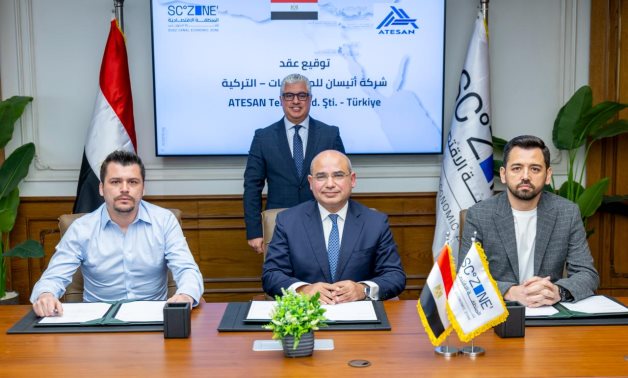اقتصادية قناة السويس توقع عقد مشروع "Atesan Tekstil" التركية للمنسوجات بالقنطرة غرب