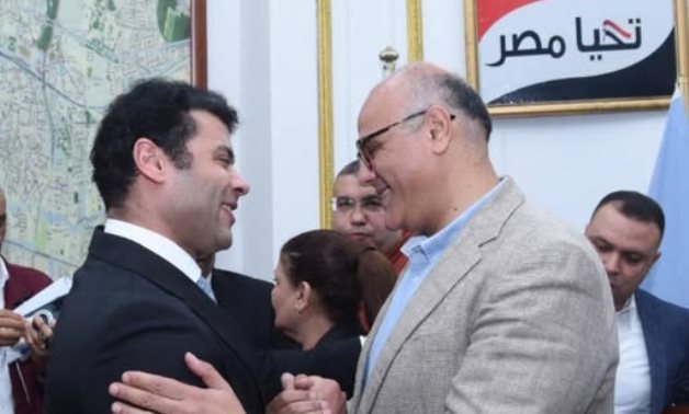 النائب أحمد حلمى يتدخل لحل أزمة الظلام بعزب المطار فى الإسكندرية