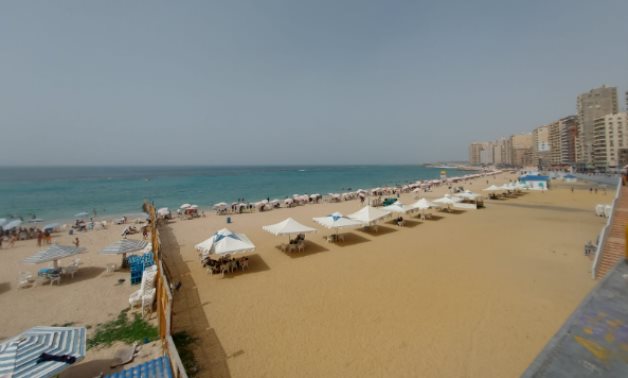 طقس ربيعى متقلب.. رياح الخماسين تضرب الإسكندرية.. غبار وارتفاع درجة الحرارة والأهالى يتوجهون إلى الشواطئ.. "السياحه والمصايف" ترفع الراية الصفراء على بعض الشواطئ.. وتؤكد: تحهيزات مكثفة لـ43 شاطئا