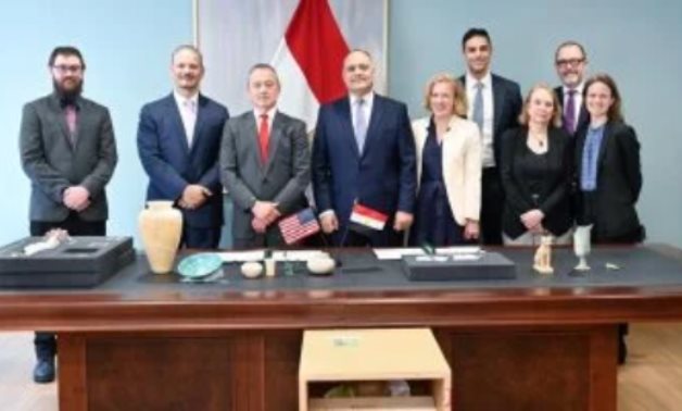 تعاون مصرى أمريكى لاسترداد 13 قطعة أثرية تنمتى إلى عصور تاريخية مختلفة