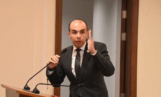 وزيرة الإسكان توجه بتشكيل لجنة مكبرة لحل أزمة الصرف الصحي بقرى السنطة.