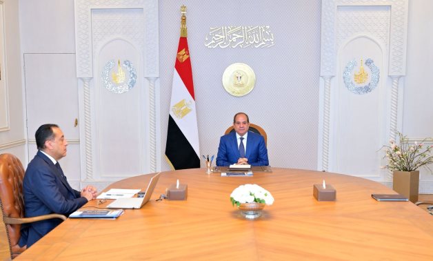 خلال اجتماعه برئيس الوزراء.. الرئيس السيسى يؤكد ضرورة تغطية احتياجات الدولة من السلع الاستراتيجية لمُدد كافية.. تكثيف جهود الحد من التضخم.. الاستمرار في زيادة الإنفاق على الصحة والتعليم..ومُتابعة ضبط الأسواق