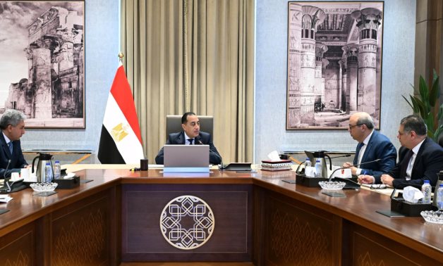 رئيس الوزراء يُتابع إجراءات دعم وتحفيز قطاع السياحة  