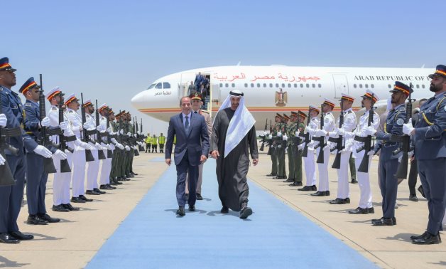 الرئيس السيسى وبن زايد يبحثان دفع العلاقات الثنائية بين مصر والإمارات في المجالات التجارية والاستثمارية