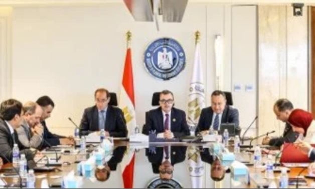 3 وزراء يبحثون دعم الجامعات وتعزيز دور مؤسسات التعليم العالى فى تحقيق التنمية