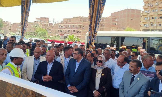 كامل الوزير وسحر صدقي يفتتحان كوبري أبو شوشة ويتفقدان كوبري أبوتشت العلوي على مزلقان كوم يعقوب 