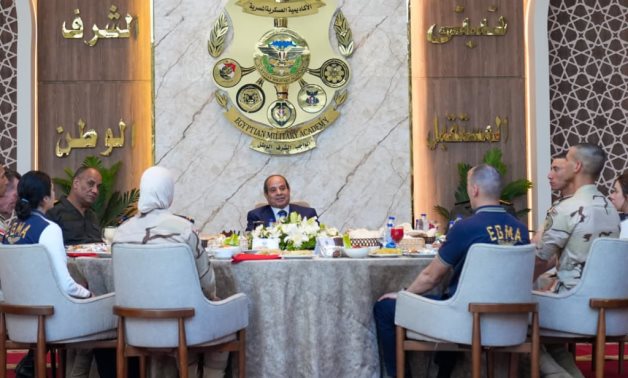 الرئيس السيسى يؤكد ضرورة مواصلة رفع كفاءة الطلاب الدارسين بالأكاديمية العسكرية بأفضل أنواع التدريب