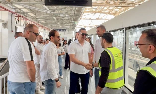خلال جولته بمونوريل شرق النيل .. طاهر: العاصمة الإدارية تعكس قدرة الدولة على تنفيذ مشروعات عالمية بأيادٍ مصرية