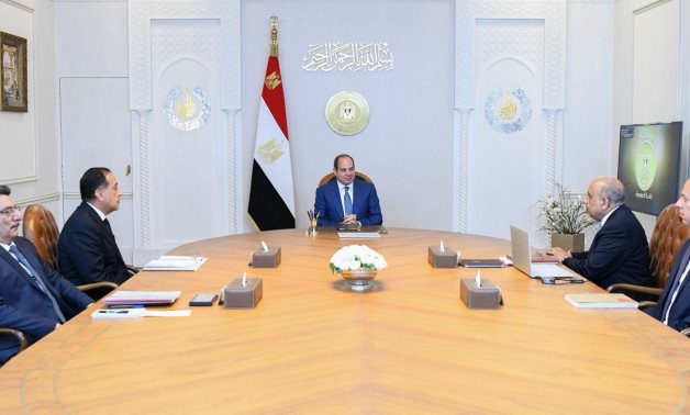 تفاصيل اجتماع الرئيس السيسى بوزير الكهرباء وخطة الدولة لزيادة الاعتماد على الطاقات المُتجددة  