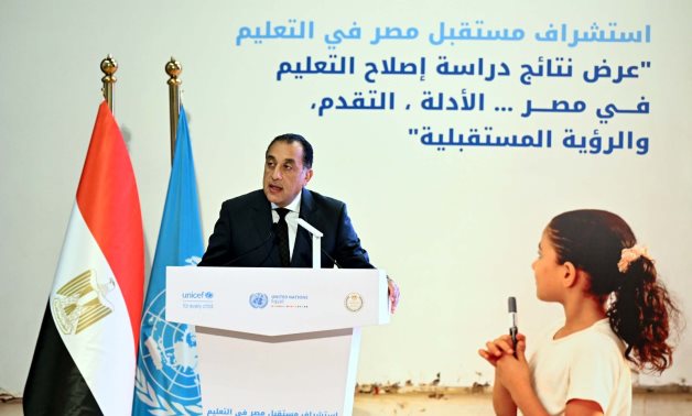 رئيس الوزراء: الدولة المصرية تنظر للتعليم باعتباره قضية أمن قومي ومحورًا رئيسيًا في مشروع بناء الجمهورية الجديدة.. والمعلم المصري هو الدعامة الأولى للعملية التعليمية والعنصر الأقدر على صقل الشخصية الوطنية