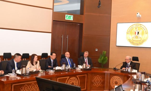 نائب رئيس الوزراء للشئون الاقتصادية يبحث مع وفد صيني تعزيز الاستثمارات في الموانئ والخدمات اللوجستية بالمنطقة الاقتصادية لقناة السويس