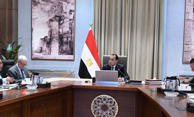 رئيس الوزراء يستعرض التقرير ربع السنوي الأول لوحدة الشركات المملوكة للدولة