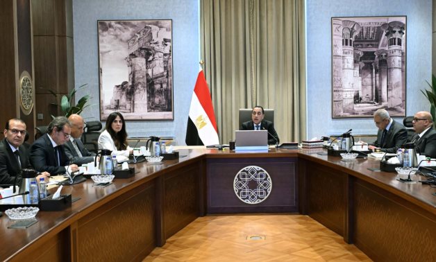 رئيس الوزراء يتابع جهود تنفيذ الخطة الاستراتيجية لتحلية مياه البحر