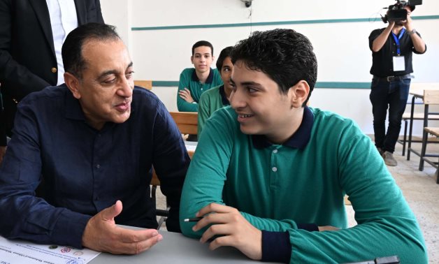 رئيس الوزراء يتفقد مجمع بولاق الدكرور التعليمى