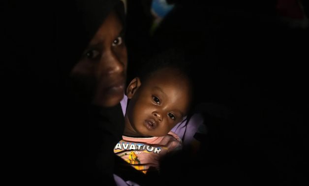 السودان يغرق في الظلام.. الحرب تدمر شبكة الكهرباء وتفاقم معاناة المواطنين.. انقطاع التيار يصل إلى 20 ساعة يوميا.. خسائر القطاع تتجاوز 3 مليارات دولار.. والحكومة تتجه للطاقة الشمسية