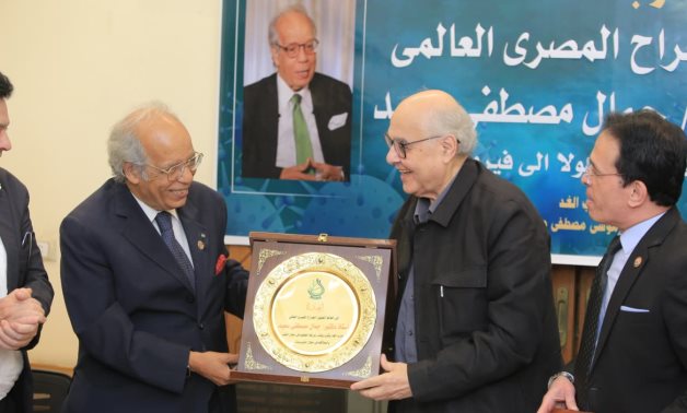 حزب الغد يناقش مخاطر الفيروسات العالمية.. والجراح العالمي جمال مصطفى سعيد: اللقاحات خط الدفاع الأول