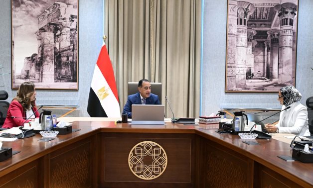 رئيس الوزراء يتابع موقف تنفيذ المشروعات الخدمية والتنموية بمحافظة الوادي الجديد