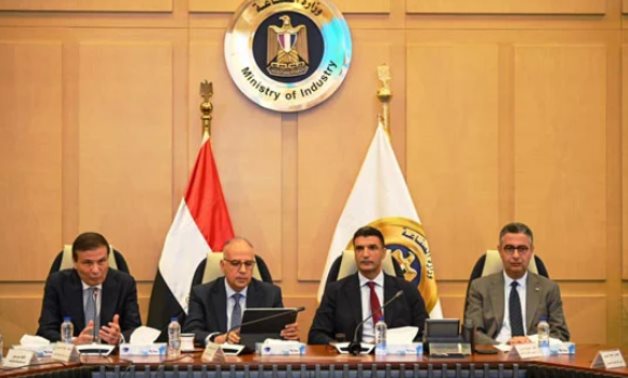 4 وزراء يقررون تشكيل لجنة مشتركة لإدارة البصمة المائية فى الصناعات الغذائية