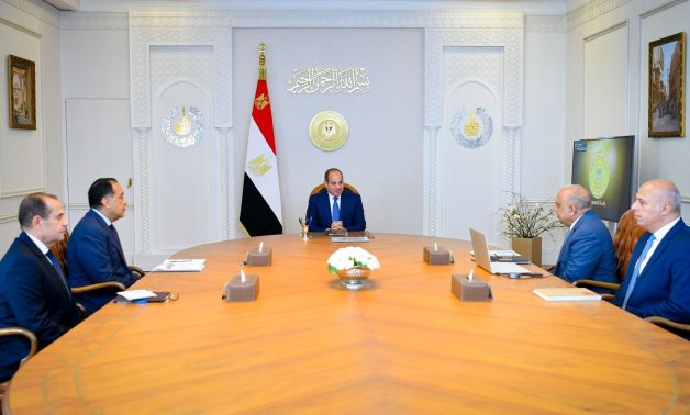 وزير الكهرباء يستعرض أمام الرئيس أكبر مشروعات الطاقة النظيفة المُتكاملة على مستوى العالم 