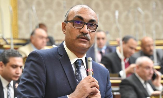 "دي فئات مش لاقيه العيش الحاف".. إيهاب منصور يطالب بوقف فوري لقرار زيادة أسعار العدادات الكودية