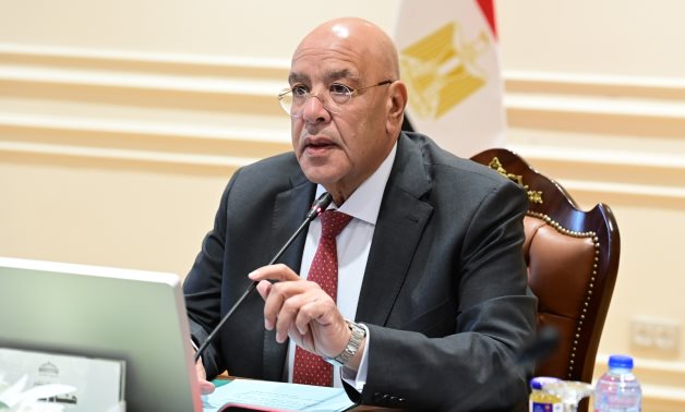 مطالب برلمانية بتشديد الرقابة على الانفاق بمشروعات النقل وحل مشاكل الطرق      